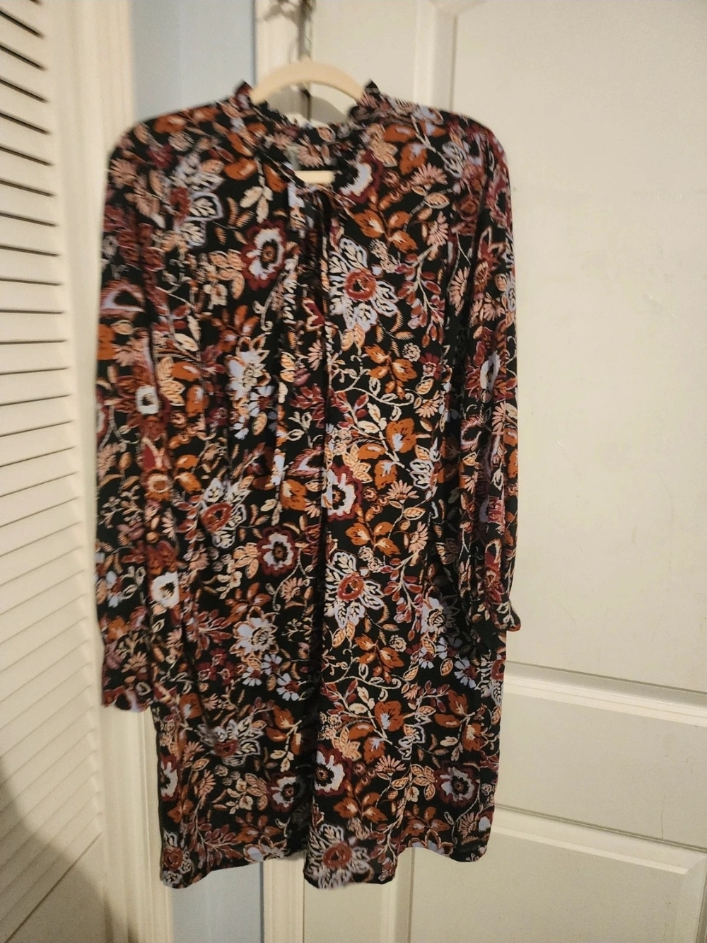 Floral Tie-Neck Long Sleeve Dress in Black and Rust